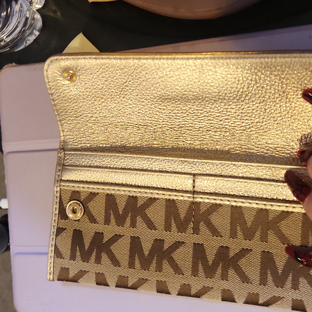 MK - Picture 2 of 3